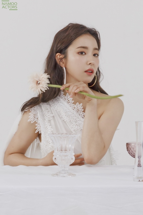 Actor Shin Se-kyung has unveiled a behind-the-scenes steal like a pictorial.Shin Se-kyung to return to MBCs new tree drama Na Hae-ryung.The behind-the-scenes behind the beauty of Shin Se-kyung, which can not be taken off, is open to the public.The photo released on the 11th shows the colorful aspects of Shin Se-kyung, which matches the modifier of the pictorial artisan, especially from the dazzling brightness to the chicness that creates a urban atmosphere.The charm that Shin Se-kyung has is enough to overwhelm the gaze.Shin Se-kyung is a back door that not only completed a sensual picture with various poses and natural gaze treatment, but also showed the perfect concept and the change of the whole concept, and the admiration of the staff in the field.In an interview with the photo shoot, I was able to hear Shin Se-kyungs genuine thoughts about the new employee, Na Hae-ryung, who returned to the house theater.I read the script and I fell in love with it, he said, the script itself was very fresh and clean.The charm of each character is also shining, and the ensemble that they create when they gather is also an expected work. The new employee, Na Hae-ryung, will be broadcast for the first time at 8:55 p.m. on the 17th.Photo = Tree Ectus