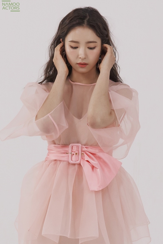 Actor Shin Se-kyung has unveiled a behind-the-scenes steal like a pictorial.Shin Se-kyung to return to MBCs new tree drama Na Hae-ryung.The behind-the-scenes behind the beauty of Shin Se-kyung, which can not be taken off, is open to the public.The photo released on the 11th shows the colorful aspects of Shin Se-kyung, which matches the modifier of the pictorial artisan, especially from the dazzling brightness to the chicness that creates a urban atmosphere.The charm that Shin Se-kyung has is enough to overwhelm the gaze.Shin Se-kyung is a back door that not only completed a sensual picture with various poses and natural gaze treatment, but also showed the perfect concept and the change of the whole concept, and the admiration of the staff in the field.In an interview with the photo shoot, I was able to hear Shin Se-kyungs genuine thoughts about the new employee, Na Hae-ryung, who returned to the house theater.I read the script and I fell in love with it, he said, the script itself was very fresh and clean.The charm of each character is also shining, and the ensemble that they create when they gather is also an expected work. The new employee, Na Hae-ryung, will be broadcast for the first time at 8:55 p.m. on the 17th.Photo = Tree Ectus