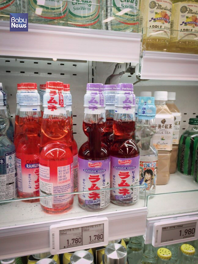 음료수가 진열되어 있는 곳에서 생각보다 많은 일본 음료들이 자리 잡고 있었다. 김재호 기자 ⓒ베이비뉴스