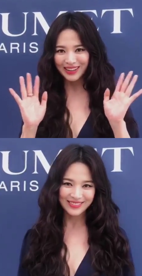Actor Song Hye-kyos current status has been revealed and is a hot topic.On the 12th, Hong Kong Elle official Instagram posted a greeting video of Song Hye-kyo to readers.In an open interview, Song Hye-kyo said, Hello, Elle Hong Kong readers. Song Hye-kyo. Im in Monaco now.I am happy to spend time with a wonderful jewelery, and I am honored to be able to introduce you. Her bright face and still-marshy beauty stand out, with a long wave hairstyle and a black V-neck dress that created a pure and sexy atmosphere.Meanwhile, Song Hye-kyo married Song Joong-ki in 2017, but announced the divorce on the 26th of last month.The two men, who had a relationship with KBS2 drama Dawn of the Sun in 2016, will go through divorce proceedings within one year and eight months of marriage.Rumors have been circulating about the background, but both Song Hye-kyo and Song Joong-ki are concentrating on their work and are on their way for ten days.Photo Hong Kong Elle SNS