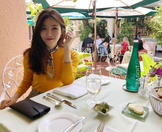Davichi Lee Hae-ri flaunted her bright visualsLee Hae-ri posted two photos on his Instagram account on July 12 with the caption Cooking Report.Lee Hae-ri in the open photo is staring at the camera with a shy smile.In particular, Lee Hae-ri is a yellow knit fashion that shows off her unique feminine yet elegant atmosphere.Park So-hee