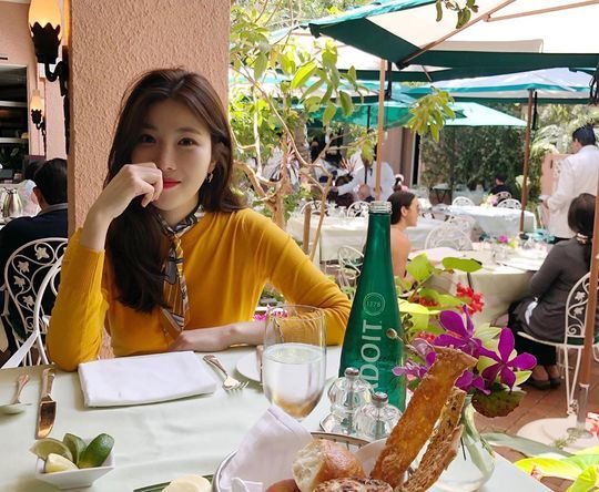 Davichi Lee Hae-ri flaunted her bright visualsLee Hae-ri posted two photos on his Instagram account on July 12 with the caption Cooking Report.Lee Hae-ri in the open photo is staring at the camera with a shy smile.In particular, Lee Hae-ri is a yellow knit fashion that shows off her unique feminine yet elegant atmosphere.Park So-hee