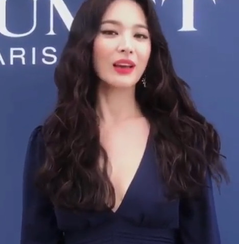 Actor Song Hye-kyo, who is in the process of divorce mediation with Actor Song Joong-ki, reported on his recent situation.Fashion magazine Elle Hong Kong posted on the official SNS on the 11th that Song Hye-kyo appeared in Monaco to attend the jewel event.Im in Monaco, and Im happy to be with such a wonderful gem, said Song Hye-kyo, who produced an elegant atmosphere with a long wave hairstyle and a dress.In the recent divorce Scandal, he communicates with his fans with a bright smile and catches his attention.