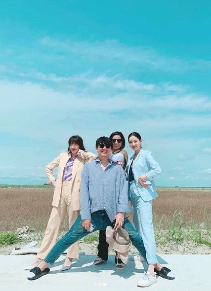 Lee Da-hee posted three photos on his SNS on the 12th with an article entitled Tami & Gagyeong & Cha Hyun Complete and Director Jung Hyun.Lee Da-hee in the public photo poses with Im Soo-jung and Hye-Jin Jeon in the background of the blue sky.The charm of the three actors personality and the urban visuals catch the eye.Lee Da-hee added: My sisters were really the best partners.And I want to tell you that the time I spent with my sisters is the Mood for Love of my life. He expressed his affection for Im Soo-jung and Hye-Jin Jeon.Lee Da-hee, who thanked the writers and staff members including Jung Hyun and Kwon Young Il, said, You were the best team I would never meet again.I love you all, he added.Finally, #Drama is not over yet # Public relations continues # Gumble Yu Public Relations Fairy and added a hashtag, Gumble YuThe netizens who responded to the photos responded such as too good actors, thank you, how to wait until next week and Lets go this union for the rest of our lives.On the other hand, TVN tree drama Enter the search word WWW has a total of 16 episodes, leaving only four times to the end.