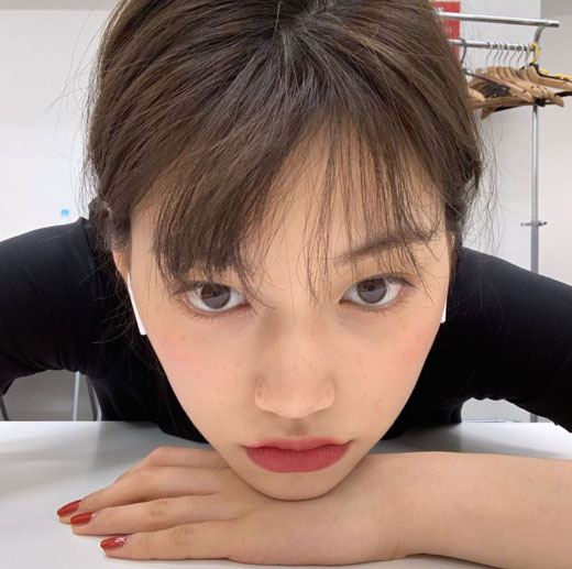 Kim Do-yeon, a member of the girl group Weki Meki, boasted a superior appearance.Kim Do-yeon posted a photo on the official Twitter of Weki Meki on the 14th with an article entitled I am sleepy in rehearsal waiting.In the public photo, Kim Do-yeon showed off her beauty by staring at the camera with a sleepy expression.The netizens who watched this commented on various comments such as It is so beautiful that the bangs are down, Doyeon is going to be happy and It is handsome beyond pretty.Meanwhile, Kim Do-yeons group Weki Meki will hold a fan meeting to celebrate its second anniversary on August 10th.