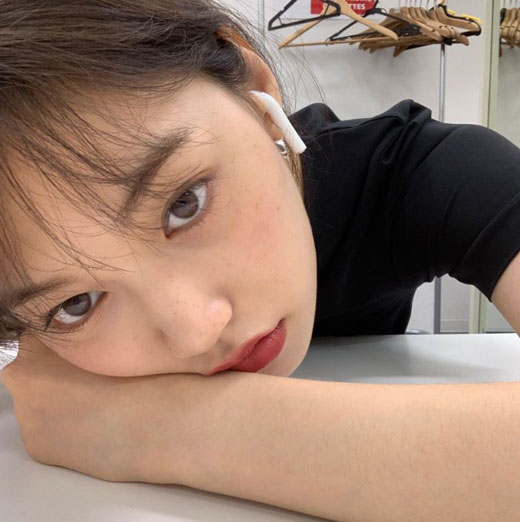 Kim Do-yeon, a member of the girl group Weki Meki, boasted a superior appearance.Kim Do-yeon posted a photo on the official Twitter of Weki Meki on the 14th with an article entitled I am sleepy in rehearsal waiting.In the public photo, Kim Do-yeon showed off her beauty by staring at the camera with a sleepy expression.The netizens who watched this commented on various comments such as It is so beautiful that the bangs are down, Doyeon is going to be happy and It is handsome beyond pretty.Meanwhile, Kim Do-yeons group Weki Meki will hold a fan meeting to celebrate its second anniversary on August 10th.