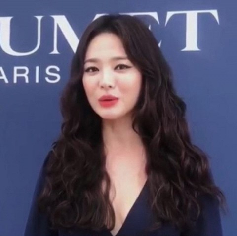The recent situation of Actor Song Hye-kyo (38) who reported the divorce with Actor Song Joong-ki (34) has been revealed.On August 12, magazine Elle released a video of Song Hye-kyos interview on Hong Kongs official Instagram. In the video, Song Hye-kyo said, Hello, Elle Hong Kong readers.Song Hye-kyo, he said.Im in Monaco with , and Im so happy to spend time with such a wonderful jewelery, and Im so honored to be able to introduce myself to you.Have a good time with  today. He attended the French jewelery brand Shome Gala dinner in Monaco as an Asian Ambassador, a brand Song Hye-kyo chose as her wedding ring when she married Song Joong-ki.