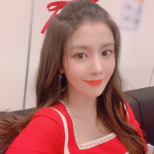 Group Izuwon leader Kwon Eun-bi boasted a unique fan love.Kwon Eun-bi wrote on his Instagram account on July 14, Wizwon (the official fandom name of Izwon!) Thank you for always cheering from the beginning until now.Thanks to Wizwon, I am learning a lot and I am receiving a lot of energy! I will be a child who gives happiness to Wizwon. The photo featured Kwon Eun-bi in a red costume, which added a pure charm with a half-bundled hairstyle.Kwon Eun-bis blemishes-free white-oak skin and large, clear eyes make her look better.The fans who responded to the photos responded, If you are happy, we like it, Visual Crazy, and Beauty Big.delay stock