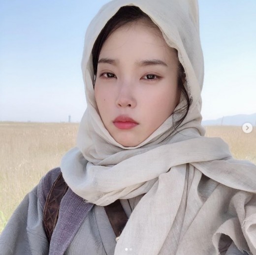 IU (Lee Ji-eun) is meeting with fans on the Hotel Deluna Jang Man-wol account.On the 13th, IU opened the account of Jang Man-wol, the main character of TVN drama Hotel Deluna, and posted a picture.The first post also released photos of Jang Man-wol at the dumpling shop where Jang Man-wol went with Gu Chan-sung (Yeo Jin-gu) at the Hotel Deluna, followed by photos of Jang Man-wol and Gu Chan-sung standing at the subway station.On the 14th, they released photos taken during the filming of Hotel Deluna.IU attracted attention by posting two photos of Jang Man-wols past costumes in the drama along with the message When you are young to celebrate 10,000 followers # Hotel Deluna.Hotel Deluna, starring IU (Lee Ji-eun), is broadcast every Saturday and Sunday at 9 p.m. on tvN.