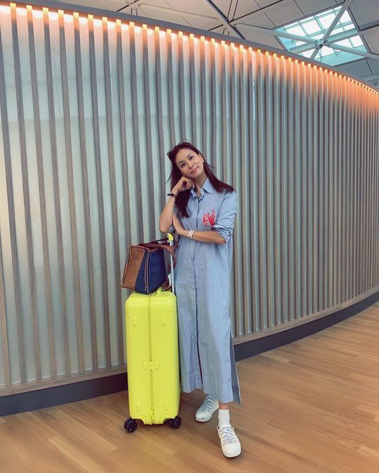 Ko So-young has revealed her beautiful daily life.Actor Ko So-young posted a picture on his instagram on July 15th.The photo shows Ko So-young posing naturally in a light blue dress; the elegant beauty catches the eye.kim myeong-mi