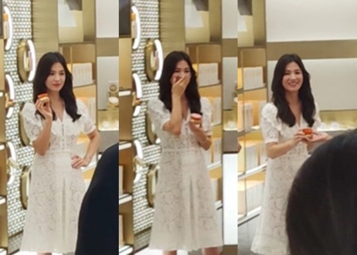 Actor Song Hye-kyo is attracting a lot of attention as he shows up in the official appearance during the divorce adjustment with Song Joong-ki.Lee Hye-joo, editor of W Korea, released Song Hye-kyos recent news on his 14th day with an article entitled My Love on his instagram.The photo shows the editor, who is hugging Song Hye-kyo in a dress and making a happy smile. Song Hye-kyo, who made a dark makeup, showed off her outstanding beauty with a fascinating smile.This is Song Hye-kyo, who attended the jewelry brand Event held in Monaco, and on the 11th, fashion magazine Elle Hong Kong released Song Hye-kyos video.In the video, Song Hye-kyo wore a dress with a long wave head and emitted a deadly beauty.Im in Monaco now, Song said, and Im happy to spend time with such a wonderful jewelery. Im honored to introduce you. She smiled and waved.Song Hye-kyo also appeared at a cosmetics brand Event held in Sanya, Hainan Province, China on the 6th, and since he attended the first official Event after the divorce, domestic and foreign fans were interested.On this day, Song Hye-kyo responded to Chinese fans who came to the scene to see him, waving a hand and laughing at the Chinese fan who shouted It is so beautiful, Chan in Korean.Song Hye-kyo, who married Song Joong-ki in October 2017, reported the divorce news on the 27th of last month, and is currently in the process of divorce and plans to finish it in August.After the divorce, the two continue their work. Song Joong-ki began filming the movie Win Riho directed by Cho Sung-hee, and Song Hye-kyo confirmed Lee Ju-youngs film Anna as his next film.