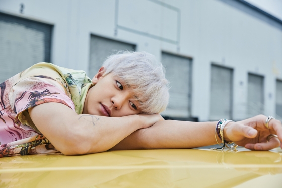The idol group EXOs new unit, Sehun & Chanyeol (EXO-SC), which foreshadowed the triple title song, not only participates in the songwriting of the debut album, but also includes its own songs to convey a message for youth.Sehun & Chanyeols first mini-album, What a Life, will be released at 6 p.m. on the 22nd at major online music sites including Melon, Flo, Genie, iTunes, Apple Music, Sporty Pie, QQ Music, Cougu Music and Couwer Music.The album includes six songs from the hip-hop genre, including the triple title songs What a Life, Theres a faint, and You Can Call.In particular, this album was produced by Dynamic Duos Gaeko and Divine Channel, and Sehun & Chanyeol participated in the entire song, as well as his own song. In the meantime, Sehun wrote the solo song Go (Go) released at the EXO concert, and Chanyeol wrote the EXO album title song Love Shot (Russia As he participated in writing and composing songs such as B Shot), Ko Ko Bop (Kokobap), and With You, he was recognized for his musical ability, the music world to be presented in the new album is more anticipated.What a life is a hip-hop song with a unique flak sound and addictive refrain.The lyrics contain a pleasant message, Lets work and play all fun, which is enough to meet the bright and positive energy unique to Sehun & Chanyeol.Sehun & Chanyeol will hold a showcase at Move Hall in Seogyo-dong, Mapo-gu, Seoul on August 22 to commemorate the release of his debut album. The site will be broadcast live on Naver V Live EXO channel.