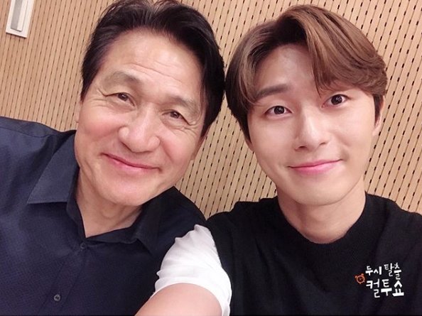 On the 16th, SBS Power FM Dooshi Escape TV Cultwo Show official SNS, two actors of special guest movie Lion!Ahn Sung-ki, Park Seo-joon, with you. Home shooter!# Like it is # wonderful #Ahn Sung-ki #Park Seo-joon # Movie # Lion # Expectation and a picture was posted.The photo shows Ahn Sung-ki and Park Seo-joon sitting in the TV Cultwo Show studio and leaving a commemorative selfie.The warm smile of the two actors, who resemble the sad impression, attracts attention.The fans who responded to the photos responded such as You are so cool, I think you look really similar and I am looking forward to the movie.The two people who visited the movie Lion promotional car TV Cultwo Show gathered their expectations by promising to appear on TV Cultwo Show daily DJ when they achieved the first place in the keyword Lion Movie keyword real-time search term.Meanwhile, The Lion is a film about a story of fighting champion Yonghu (Park Seo-joon) meeting with the Kuma priest Anshinbu (Ahn Sung-ki) to confront the powerful evil (), which has left the world in turmoil.It will be released on the 31st.