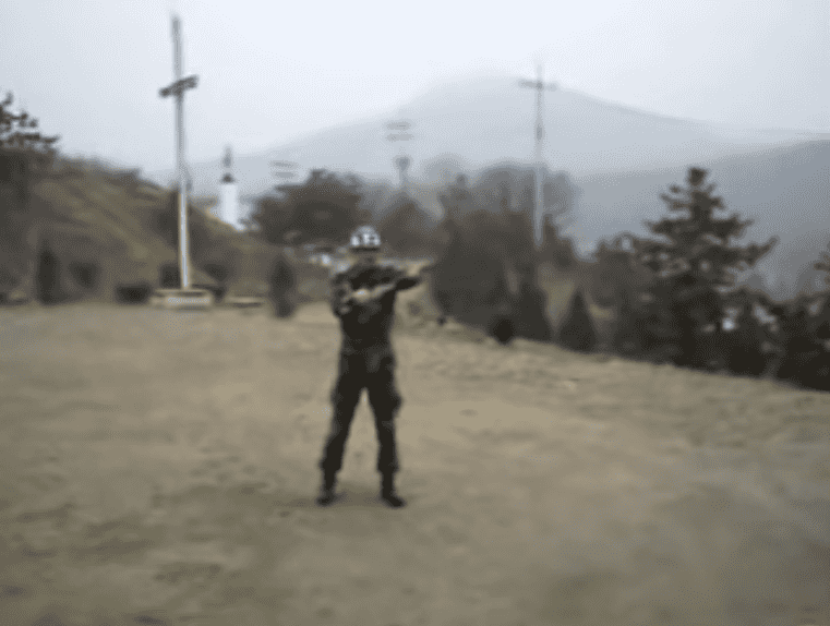 훈련소 조교의 연무형 19개 동작 시범. [유튜브 캡처]