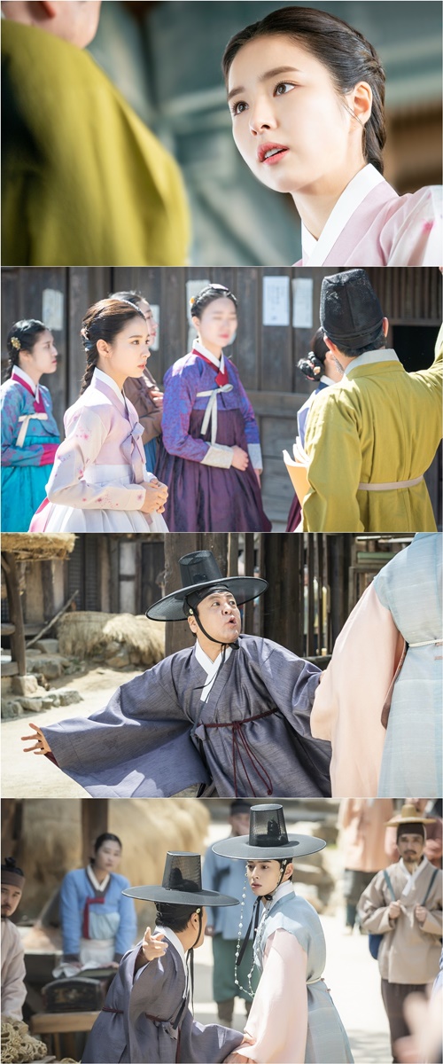 The new recruits, Na Hae-ryung, Shin Se-kyung and Jung Eun-woo, were caught in an unusual atmosphere.MBCs new tree drama Na Hae-ryung (played by Kim Ho-soo, directed by Kang Il-soo, and produced by Han Hyun-hee) released the images of Koo Na Hae-ryung and Lee Rim (played by Jung Eun-woo), who appeared in Unjongga in a very different way on the morning of the 16th.Na Hae-ryung, starring Shin Se-kyung, Jung Eun-woo, and Park Ki-woong, is the first problematic first lady () of Joseon and the full-length romance of Prince Irim, the anti-war mother solo.Lee Ji-hoon, Park Ji-hyun and other young actors, Kim Ji-jin, Kim Min-sang, Choi Duk-moon, and Sung Ji-ru.Na Hae-ryung in the public photo is sharing a secret story with the owner of Heavens Bookstore with a serious expression.Na Hae-ryung is talking to his owner with a slightly nervous expression, unlike the usual broken and dignified expression, which raises the curiosity of what kind of conversation the two are having.Especially, the owner of the Heavens Bookstore, who points somewhere, and Na Hae-ryung, who is holding his hands together as if nervous in front of him, creates a strange tension.Then, Sambo (Sungjiru), an inner tube that is co-opting with Lee Rim in the Green Seodang, was caught in an urgent appearance in the world.Sambo, who ran through the cloudy people and ran in the middle of the Unjongga in a month, grabs Lees arm and urges him to steal his gaze.Irim is causing a pupil earthquake as if he was greatly embarrassed by the unexpected call of Sambo, which amplifies curiosity about what happened to the rest of them.The release of the romance annals of Na Hae-ryung and Irim is only one day away, said Na Hae-ryung, a new employee. I would like you to check on the first broadcast to be released on the 17th, He said.It will be broadcast on the 17th.