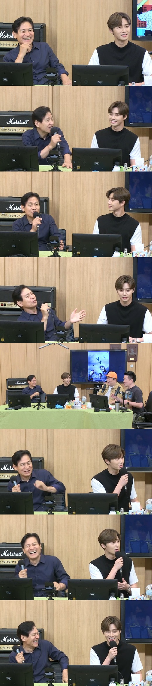 Park Seo-joon and Ahn Sung-ki of Lion attracted the attention of the preliminary audience with their witty dedication at Dooshi Escape TV Cultwo Show.On the afternoon of the 16th, SBS Power FM Dooshi Escape TV Cultwo Show appeared as a guest by Park Seo-joon and Ahn Sung-ki, the main characters of the movie Lion.The Lion, which is set to open on the 31st, is a film about fighting champion Yonghu (Park Seo-joon) meeting with the Kuma priest Anshinbu (Ahn Sung-ki) to confront the powerful evil (), which has confused the world.On Lion, Park Seo-joon wittyly introduced Its not that lion of Lion King; Lion is a lion called by God.The martial arts champion who rejects God meets the bride and confronts strong evil.Ahn Sung-ki emphasized the various charms, saying, There is a scary, tense, and there is a fun part with a birdie movie format.Park Seo-joon played the role of a martial arts champion who faced evil in the play, and he played a hot role: I have once played a martial arts player character in Drama.I was trained at that time, so I was able to prepare in a relatively short period of time. He also expressed his respect for his senior Ahn Sung-ki, saying, We are seniors of our seniors. This year, Korean movies celebrated their 100th anniversary, and it is a living history of the film industry.Park Seo-joon said, So I was nervous and nervous before I met my senior, but I was so comfortable that I was able to finish the lion well without any problems.Ahn Sung-ki talked about Park Seo-joons anti-war charm: Park Seo-joon is very funny, but if you stay still, you look scared and scared.It looks cold and cold, and when you laugh, you will see a childlike innocent figure. He also mentioned Woo Do-hwan of the black existence Jishin station that spreads evil.Woo Do-hwan gives a strong impression, said Ahn Sung-ki. There are many action gods like Park Seo-joon.In particular, Park Seo-joon promised to appear as a special DJ, attracting attention.He said, If lion is the first in real-time search terms, please come back as a special DJ. He said, If it does not hurt, I will come out as a special DJ.Ahn Sung-ki also said, I will do Park Seo-joon.