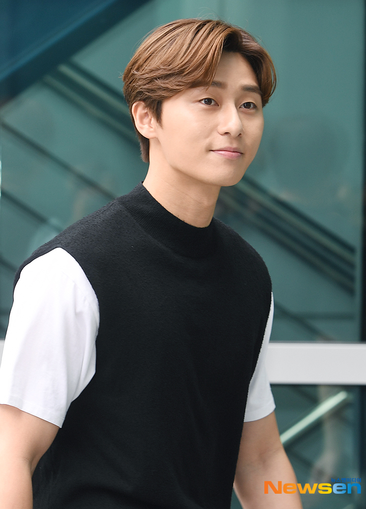 Actor Park Seo-joon enters the SBS Mokdong office building in Yangcheon-gu, Seoul to attend SBS Power FMs Dooshi Escape Cult show, which promotes the movie Lion, on the afternoon of July 16.useful stock