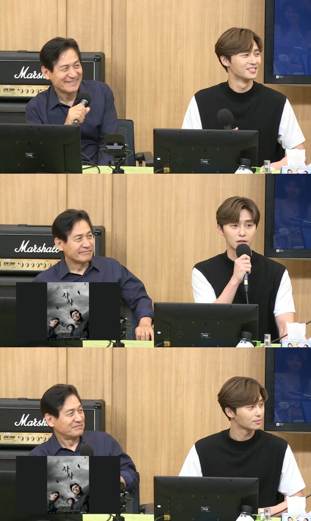 Park Seo-joon says chocolate abs dont come out as fast as they used to.At SBS Power FM Dooshi Escape TV Cultwo Show broadcast on July 16, Actor Park Seo-joon confessed that it was burdensome to show abs in each movie, so his muscles did not come out as soon as before.Park Seo-joon also showed me chocolate abs in the last movie Youth Police (director Kim Joo-hwan), and is there another abs? Kim said.Park Seo-joon said: Ive been showing abs for every piece of work, which is very burdensome, so my muscles dont come out as fast as they used to.It was not easy, but I showed it my best, he said, raising expectations for the movie.han jung-won