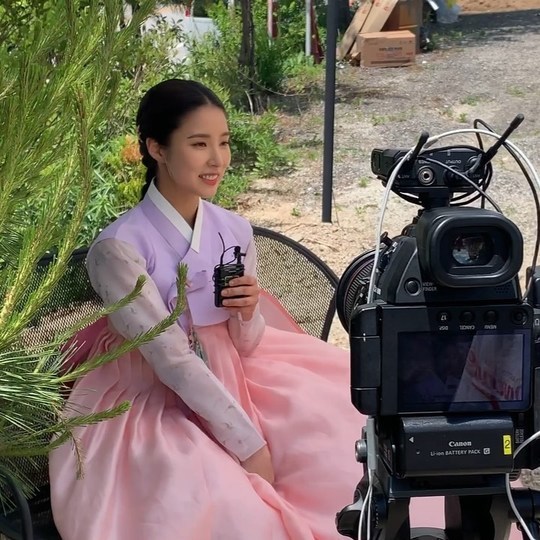 Actor Shin Se-kyung comes to viewers with a more beautiful appearance.On the afternoon of July 16, Shin Se-kyung agency Tree Ectus official SNS said, There is only one day left until I meet Na Hae-ryung, who does not know where to go!and two photos were posted.The photo shows Shin Se-kyung smiling in front of the camera. Shin Se-kyung is wearing a hanbok and boasts a picturesque figure.MBCs new tree drama Na Hae-ryung, starring Shin Se-kyung, will be broadcast at 8:55 p.m. on the 17th.Shin Se-kyung is going to lead the break down pole with Na Hae-ryung, who is reborn as a true officer.hwang hye-jin