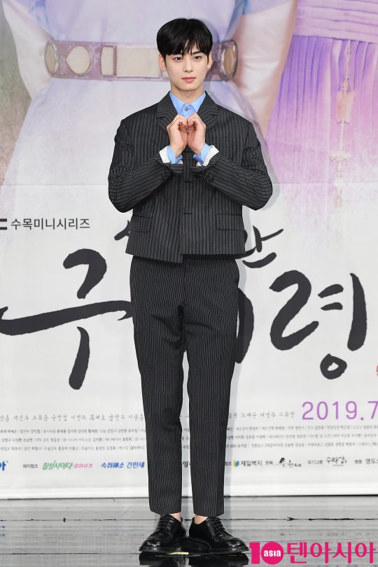 Actor Jung Eun-woo, who appears on MBCs Na Hae-ryung, expressed his feelings about the nickname Face Genius.On the afternoon of the 17th, a production presentation of Na Hae-ryung, a new employee, was held at MBC Golden Mouse Hall in Sangam-dong, Seoul.The new employee, Na Hae-ryung, is a romance by the problematic first lady Na Hae-ryung and mother-in-law Lee Rim (Jung Eun-woo) in the background of Hanyang in the 19th century.Jung Eun-woo played the role of the second-ranked Daewon Daegun Irim in the succession of the throne.He is a problematic prince who breaks the peace of the royal family and a love novelist who enjoys the popularity of the peak as a pseudonym Maehwa teacher.Jung Eun-woo chose Na Hae-ryung, the next JTBC My ID is Gangnam Beauty. It was the first and first historical drama challenge for a terrestrial drama.I was worried and nervous, but I got a lot of advice from my seniors and my coach.I feel like Im growing and learning each by one because Im well informed, he said. I want to play a responsible role rather than feel burdened.This is a wounded child, said Jung Eun-woo, and it can seem like a child at first because it grew up in an environment where everything was awkward.But as I meet Na Hae-ryung and go through many events, I change into a cool and attractive friend. I hope you will watch those processes. I think it feels good to hear that youre handsome, said Jung Eun-woo, who said, Im not sure youre being paid attention to your appearance as a face genius.But everyone thinks they have their own color, he said, My mother always says, Do not be self-conscious. Shin Se-kyung said, I knew it before shooting, so I put down my external greed as an actress.Shin Se-kyung praised the character Jung Eun-woo and Irim as Friend who can change the typical parts of historical drama.Im so good at breathing with senior Se-kyung, said Jung Eun-woo, who thanked him for his consideration when filming.The new employee, Na Hae-ryung, will air every Wednesday and Thursday at 8:55 p.m., starting with its first broadcast today (17th).