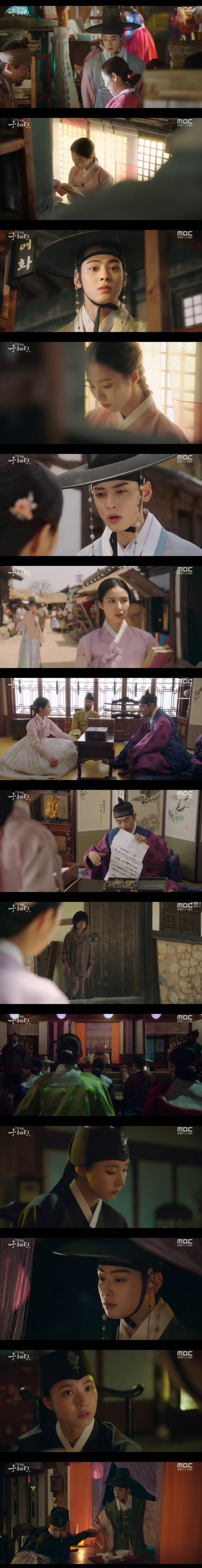Seoul) = Na Hae-ryung Shin Se-kyung pretended to be Jung Eun-woo.In the MBC new drama Na Hae-ryung, which was broadcast on the afternoon of the 17th, Hanyangs problematic GLOW (Shin Se-kyung) in the 19th century was caught pretending to be Plum to the second-ranked Dowon Daegun Irim (Cha Jung Eun-woo).The plum is the pseudonym of Irim. Irim, who is a love novelist, received a hot response after publishing three monthly meetings.But in the 19th century, Hanyangs problematic GLOW, Na Hae-ryung, criticized the book, saying to Irim, The book was so boring, I almost fell asleep.Irim was embarrassed and asked, Why do not you like plum books?Na Hae-ryung asked, Do you have to like it? Irim asked again, I am curious. The sentence is beautiful, the characters are full of liveliness, but what is lacking?When asked about Irims persistent question, Koo Na Hae-ryung explained why: Thats why I dont like plum books.I can not count one because I have so many, he said. I also cried with my heart three times while reading this book.I am afraid that the expensive paper in this book is so bad that the futile delusions of the author, Plum, are spreading to the city. Irim was shocked to hear that I am a man without conscience to publish such a book. If I have a conscience, I should make a pencil.In particular, Na Hae-ryung told Lee Rim, Read one more librarian and broaden your insight.Do not spend time on a novel, he said. The more suspicious you are, the more doubtful you are.Please step aside, he said, and patted him on the shoulder and passed.Since then, Na Hae-ryung has been forced to make a plum.When Kim Jeong-gyun Skyla Novea came to know the pity, the head of the waltz (Lee Jong-hyuk) suggested to Koo Na Hae-ryung that if you pretend to be a plum, you will get rid of the Skyla Novea document.As soon as I heard this, Na Hae-ryung said, Are you asking me to pretend to be a plum?I am not so good enough to read the novel, and I am not a rotten person to meet these guys.But eventually, I was convinced that I would get rid of the Skyla Novea document and turned into a plum.With the help of Na Hae-ryung, Kim Jin-gyun became a free body.Later, Na Hae-ryung had a public reading of the Plum novels. GLOW were excited, and even signed autographs.It was Irim, the real plum.He asked Koo Na Hae-ryung, I have a question: What did you think of that beautiful scene where Kim Do-ryeong confesses his coalition under cherry blossoms?That was a very deep impression of going to the Yudal Mountain cruise last year, said Na Hae-ryung.Irim laughed and said, Yudalsan. No? And then, Plum. Would you write my name Plum? Two people who saw each others faces.Na Hae-ryung hurriedly covered his face, but Irim recognized him, saying, Are you a wanja? Attention is focusing on what relationship the two will develop in the future.Meanwhile, Na Hae-ryung, a drama about the first problematic first lady () of Joseon and the Phil full romance annals of Prince Irim, the anti-war mother Solo, will be broadcast every Wednesday and Thursday at 8:55 pm.