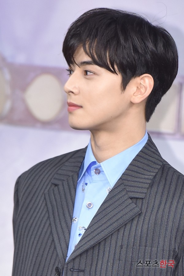 Cha Jung Eun-woo is attending the MBC drama Na Hae-ryung production presentation held at MBC Gold Mouse Hall in Sangam-dong, Mapo-gu, Seoul on the afternoon of the 17th.Na Hae-ryung is the first problematic woman () in Joseon and the full-length romance of Prince Irim (Cha Jung Eun-woo) by Na Hae-ryung and the anti-war mother Solo.Shin Se-kyung, Cha Jung Eun-woo, Park Ki-woong, Lee Ji-hoon and Park Ji-hyun will appear. The first broadcast at 8:55 pm on the 17th.