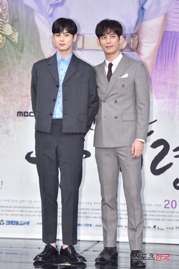 Jung Eun-woo and Park Ki-woong are attending the MBC drama Na Hae-ryung production presentation held at MBC Gold Mouse Hall in Sangam-dong, Mapo-gu, Seoul on the afternoon of the 17th.Na Hae-ryung is the first problematic woman () in Joseon and the full-length romance of Prince Irim (Cha Jung Eun-woo) by Na Hae-ryung and the anti-war mother Solo.Shin Se-kyung, Cha Jung Eun-woo, Park Ki-woong, Lee Ji-hoon and Park Ji-hyun will appear. The first broadcast will be broadcast at 8:55 p.m. on the 17th.