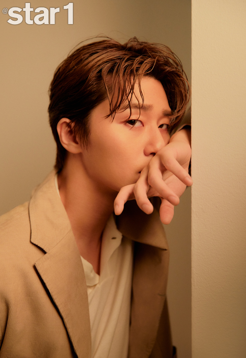 Actor Park Seo-joon, who returned to the movie Lion, co-stars & style magazines, decorated the cover of the August 2019 issue.Park Seo-joon in this picture captivated her with a manly charm that contradicts the soft appearance she showed through Rocco.Park did not hide his feelings ahead of his return to the screen with the movie Lion.In particular, when asked what the movie Lion Park Seo-joon thinks, he replied, I want to call it a Buddy movie, adding that it is a movie with various points of observation in addition to action and Kuma.In addition, Actor Choi Woo-sik will appear in this movie, and he said, I heard that I and (Choi) Woo-sik expressed their appearance in each others works as acting pussy.Park Seo-joon was a short appearance in Parasites, but he was evaluated as an Actor with an aura by director Bong Joon-ho in an impact role.Park said, I am grateful for the excessive praise. It was a good experience because I could feel the shooting scene of the director Bong, who was wondering.It was a great help for his filmography.When asked about Son Heung-min to Park Seo-joon, who boasts various connections in the entertainment industry, he said, I met in person in England and became close, he said.  (Son) Heung-min also worked out while he was in Seoul.An honest Interview with Actor Park Seo-joon, who always wants to try newness, can be seen in the August 2019 issue of At Style MagazineiMBC Kim Kyung Hee  Photo At Style