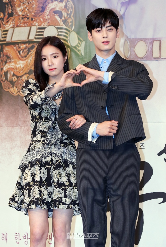 At 2 pm on March 17, a new tree drama Na Hae-ryung was held at MBC in Sangam-dong, Mapo-gu, Seoul.Actor Shin Se-kyung, Cha Jung Eun-woo, Park Ki-woong, Lee Ji-hoon, Park Ji-hyun and Kang Il-soo attended.I feel like Im too good when I meet my sister and talk to her on the spot and breathe, and I feel like Im giving her too much consideration.I can learn a lot and think that I am going to play the role of Na Hae-ryung. I am shooting so good and pleasantly. Shin Se-kyung said that he met with his partner Jung Eun-woo as a partner with face genius Cha. My close friend heard a lot of such words with his previous work.I am more comfortable to put down, he said wittyly, and I am planting it to match the sum of the characters other than the external sum.We are planting innovative points that can be typical, he added, referring to his breathing with Jung Eun-woo.The new cadet, Na Hae-ryung, is the first problematic first lady (old Na Hae-ryung) of Joseon and the Phil-filled romance annals of Prince Jung Eun-woo (Lee Rim).It will be broadcast for the first time today (17th) at 8:55 p.m.