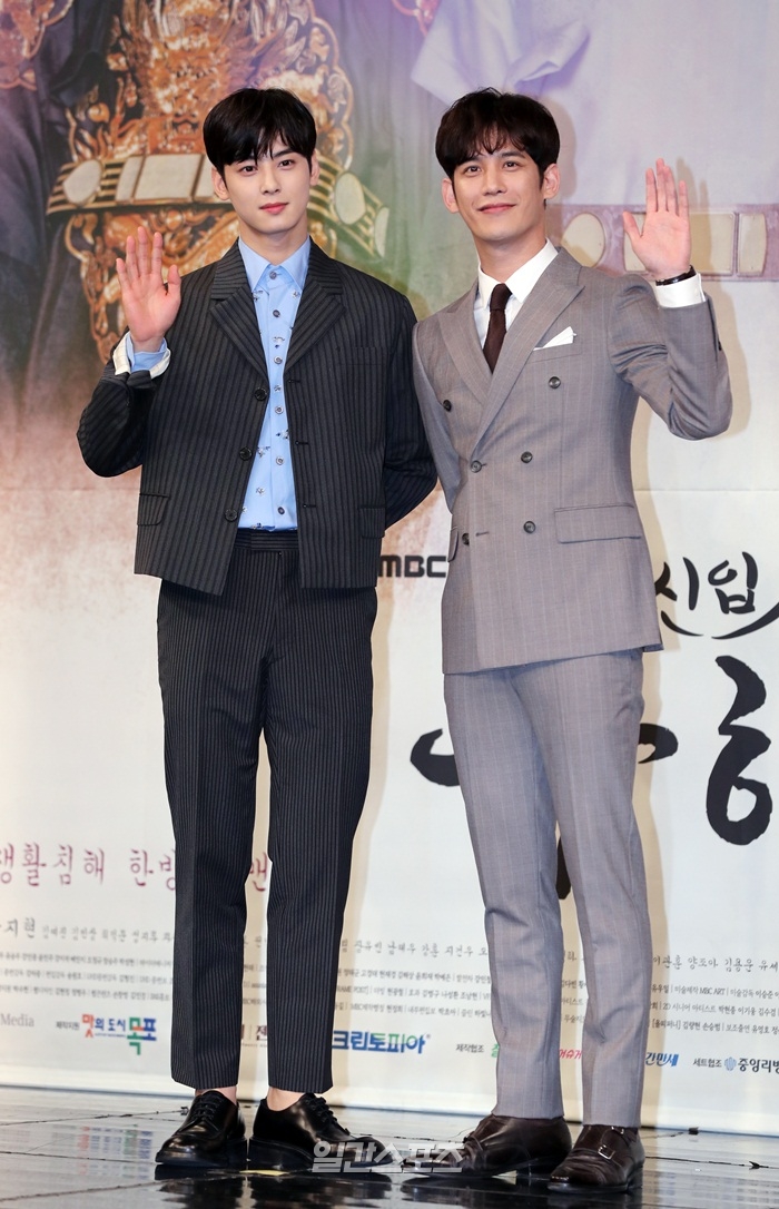 Rookie Historian Goo Hae-ryung Shin Se-kyung X Cha Eun-woo, will be the winner of Visual Good Restaurant Arboretum (Comprehensive) At 2 pm on March 17, a new tree drama New Entrepreneur Rookie Historian Goe-ryung production presentation was held at MBC in Sangam-dong, Mapo-gu, Seoul.Actors Shin Se-kyung, Cha Eun-woo, Park Ki-woong, Lee Ji-hoon, Park Ji-hyun and Kang Il-soo attended.The New Entrepreneur Rookie Historian Goo Hae-ryung is the first problematic first lady () of Joseon (Rookie Historian Goo Hae-ryung) and the Phil-filled romance annals of Prince Cha Eun-woo (Lee Rim) with the anti-war mother Solo.This drama is a story about four women, including Rookie Historian Goo Hae-ryung, who passed through the past in the early 19th century, entering the palace and growing into a cadet.At that time, the Chosun society could not see the past and could not come to office. The opportunity was given to the four women with the efforts of the wise prince. I planned with a story from the Annals of the Middle Ages seven to eight years ago. I will propose my wife.The government proposed a system to strengthen the kingship, but the middle class refused because the women did not know the writing.The 19th century is the beginning of the 100-year dark age, so I set it to this period with the hope that there would be a change in the Joseon society during this period. It is a story of young women in Joseon living independently and actively.Shin Se-kyung said, I prepared external and physical parts for this work, but I tried to think freely because it is a drama that has to draw a different aspect from the life of women who have been generally heard or seen in the Joseon Dynasty.I tried to get out of stereotypes. He expected to play an independent female character.Cha Eun-woo said in his first historical drama challenge, I was worried and nervous. I prepared with the bishop for a long time in the field and I worked with my seniors in the field.I feel like growing one by one. I will show you the lonely growth of Irim through drama. I felt like I wanted to show a good appearance by acting comfortably rather than burden.As for his breathing with partner Shin Se-kyung, he said, I feel like Im too good when I meet my sister and talk to her on the spot and breathe.I can learn a lot and I think it is a good idea to play the role of Rookie Historian Goo Hae-ryung.I am shooting so good and happy, he said.Shin Se-kyung asked if he had any pressure to meet with Cha Eun-woo, a face genius, and said, My close friend heard a lot of such words with his previous work.It is more comfortable to put down it, he said wittyly. I am planting it to match the sum of the characters other than the external sum.Were instilling novel points that can be typical - you can expect, added Cha Eun-woo.Director Kang Il-soo said, I thought about Shin Se-kyung as a new officer Rookie Historian Goo Hae-ryung title roll, and I cast it from the beginning. I think there is no person to replace Rookie Historian Goo Hae-ryung except Shin Se-kyung.Im doing 100% harder. I wear skirts and run faster than a horse. (Laughing) Sometimes the character itself is tough.I am very good at expressing it with acting and I understand the character so well. Park Ji-hyun said, You can expect not only romance but also warmans. At first, you can show the character of Sahee away, but it becomes one more and more.I will be able to see the men through the appearance of becoming a community. Park Ki-woong also said, The four mens men are really good.New cadet Rookie Historian Goe-ryung, which deals with the growing period of female cadets in tight tension and checks in a more democratic system than now, will be broadcast for the first time at 8:55 pm today (17th).
