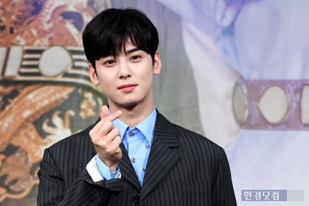 I was greedy because of the new employee, Na Hae-ryung Shin Se-kyung Face Genius Jung Eun-woo Actor Jung Eun-woo, who appears in MBCs Na Hae-ryung, predicted a chemi with his opponent actor Shin Se-kyung.I was worried and nervous, but I got a lot of advice from my seniors and my bosses, Cha Eun-woo said at a production presentation of the new employee, Na Hae-ryung, at MBC Golden Mouse Hall in Sangam-dong, Seoul, on the afternoon of the 17th.I feel like Im growing and learning each one because Im well informed.Jung Eun-woo played the role of the second-ranked Dowon Daegun Lee Lim in the drama.He is a problematic prince who breaks the peace of the royal family and a love novelist who enjoys the popularity of the peak as a pseudonym Maehwa teacher.JTBCs Jung Eun-woo, who chose Na Hae-ryung as the next film to My ID is Gangnam Beauty, said of the nickname Face Genius, Its good to hear that youre handsome.But everyone thinks they have their own color, he said, My mother always says, Do not be self-conscious. Shin Se-kyung said, I knew it before shooting, so I put down my external greed as an actress.Shin Se-kyung praised the character Jung Eun-woo and Irim as a friend who can change the typical parts of historical drama.Im so good at breathing with senior Se-kyung, said Jung Eun-woo, who thanked him for his consideration when filming.The first new employee, Na Hae-ryung, is a romance by the problematic first lady Na Hae-ryung and mother Solo Leerim (Jung Eun-woo) in the background of Hanyang in the 19th century.It airs every Wednesday and Thursday at 8:55 p.m.Shin Se-kyung I have put my appearance greed down because of Jung Eun-woo Jung Eun-woo Shin Se-kyung feels caring ...