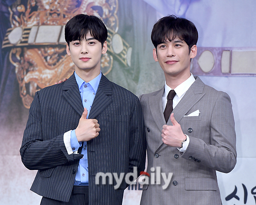 Cha Eun-woo - Park Ki-woong Hello of Hunnam The New Entrepreneur Gu Hae-ryeong is the first problematic first lady (Shin Se-kyoung) of Joseon and the Phil-filled romance annals of Prince Irim (Cha Eun-woo) of the anti-war mother Solo.Shin Se-kyung, Cha Eun-woo, Park Ki-woong, Lee Ji-hoon, Park Ji-hyun and other young actors such as Kim Yeo-jin, Kim Min-sang, Choi Duk-moon and Sung Ji-ru.