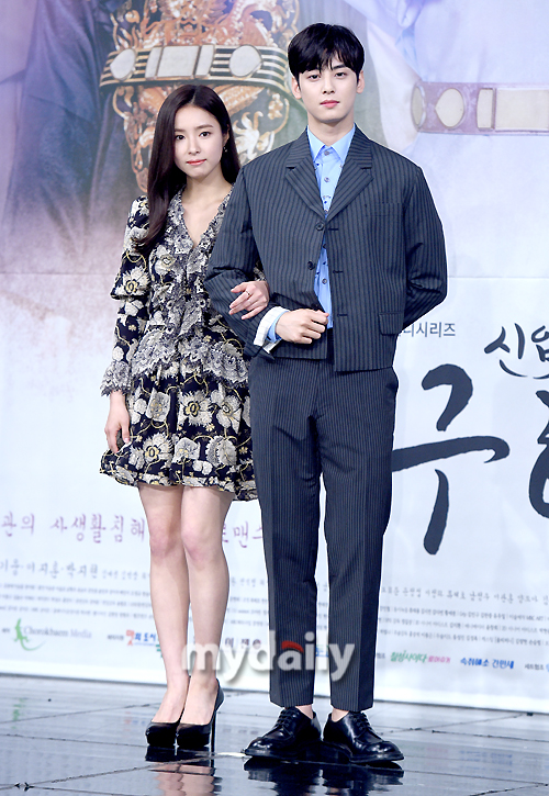 Actor Shin Se-kyung expressed his heartfelt feelings about meeting face genius Jung Eun-woo as a partner.On the afternoon of the 17th, MBCs new tree drama Na Hae-ryung was presented at Sangam MBC in Mapo-gu, Seoul.Shin Se-kyung said, My close friend (Lim Soo-hyang) took the previous work together. I heard about my sister and I know it.I was comfortable because I put it down like that. I have a lot of externalities, so I am trying to put it together characterically, he said with a smile.The new employee, Na Hae-ryung, is the first problematic first lady () of Joseon and the full-length romance of Prince Irim, the anti-war mother Solo.The first broadcast on Thursday at 8:55 p.m.