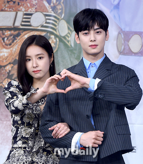 Group Astro Cha Eun-woo will take the first challenge to the historical drama with a piece-like visual.Cha Eun-woo attended the MBC new drama New Entrepreneur Koo Hae-ryong production presentation at Sangam MBC in Mapo-gu, Seoul on the afternoon of the 17th, and expressed his frank feelings about the face genius modifier and his feelings about the new starring.Cha Eun-woo said, I am worried about it, but I feel like I am growing and learning one by one because I am well informed by my seniors in the field. I will show you how to express it because I am a hurt and lonely person. I showed confidence. Kang Il-soo said, I made a proposal first, he said, referring to the background of Cha Eun-woos selection.I said, Lets do it, because the tip came.Kang expressed satisfaction that Cha Eun-woo has little experience in acting, but I am digesting it well enough.Shin Se-kyungs confession of heart, which welcomed Cha Eun-woo, who boasts a piece-like visual so that he is nicknamed face genius, as a partner, continued.Shin Se-kyoung, who is acquainted with actor Lim Soo-hyang who has been breathing with Cha Eun-woo in My ID is Gangnam Beauty, said, I know the story.I put down something like greed externally. Shin Se-kyung, who said, It was easy to put down like that, said, I am trying to plant it characterically.Cha Eun-woo asked if he was interested in his appearance, saying, I am happy, but Everyone has their own color and personality. My mother said, You are ugly and Do not be proud.I grew up like that, she laughed.In the meantime, he said, There is an external expression of Irim Station in New Entrepreneur Koo Hae-ryong, but there is a process of growing and developing.