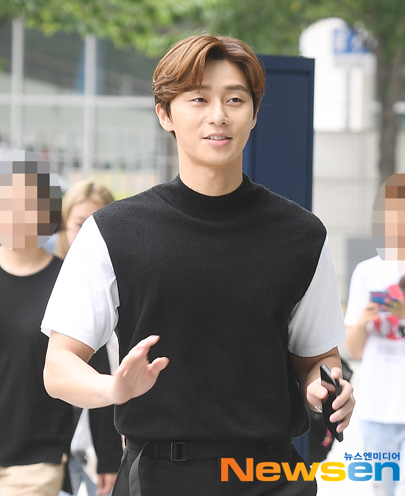 Actor Park Seo-joon enters the SBS Mokdong office building in Yangcheon-gu, Seoul to attend SBS Power FMs Dooshi Escape Cult show, which promotes the movie Lion, on the afternoon of July 16.useful stock