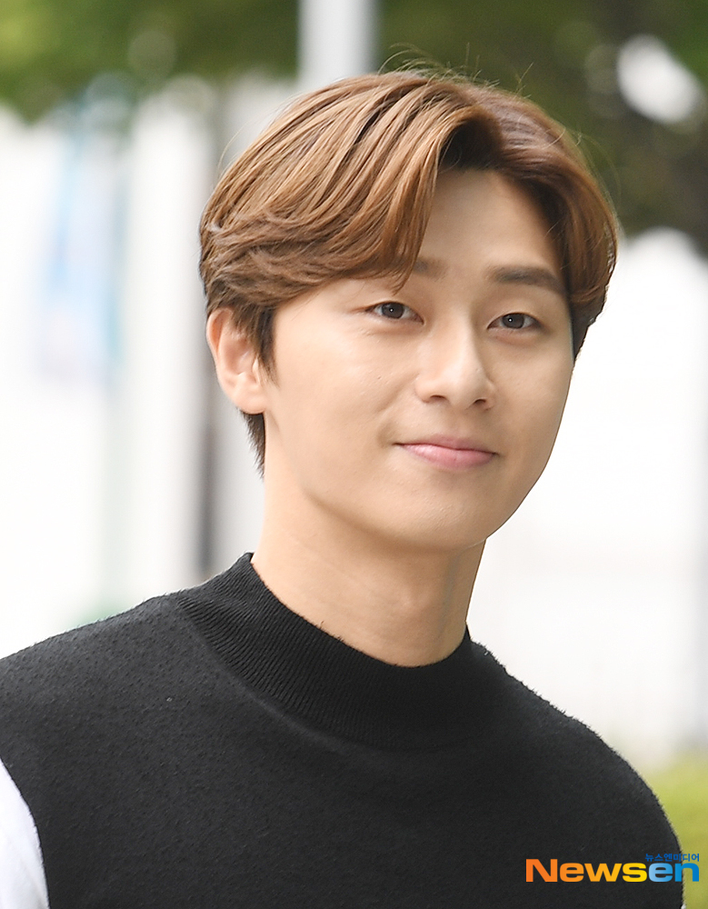 Actor Park Seo-joon enters the SBS Mokdong office building in Yangcheon-gu, Seoul to attend SBS Power FMs Dooshi Escape Cult show, which promotes the movie Lion, on the afternoon of July 16.useful stock