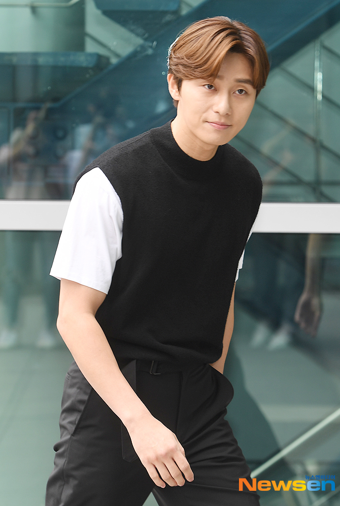 Actor Park Seo-joon enters the SBS Mokdong office building in Yangcheon-gu, Seoul to attend SBS Power FMs Dooshi Escape Cult show, which promotes the movie Lion, on the afternoon of July 16.useful stock