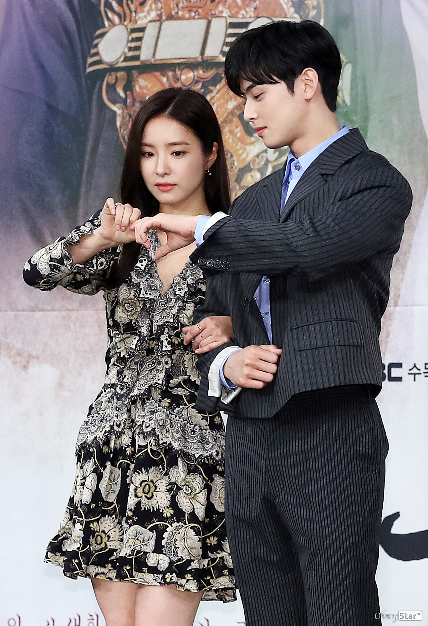  is a fiction drama that plant the seed of change against the truth of Joseon Dynasty, in which men and women are distinguished and have a good identity in the background of 19th century Joseon Dynasty, and is a romance drama between Prince Joseph Dynastys first problematic wife () and Prince Mo Tae-Solo.The first broadcast on Wednesday 17th at 8:55 p.m.