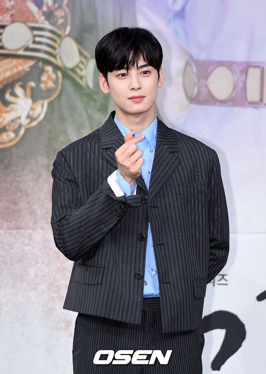 Group Astro member Jung Eun-woo made his debut with Na Hae-ryung and made his first historical drama and expressed his feelings with actor Shin Se-kyung.MBC held a production presentation of the new tree drama Na Hae-ryung (playwright Kim Ho-soo, director Kang Il-soo Han Hyun-hee) at the new building in Sangam-dong, Mapo-gu, Seoul on the afternoon of the 17th.In this place, the main actors Shin Se-kyung, Jung Eun-woo Lee Ji-hoon, Park Ki-woong and Park Ji-hyun attended and talked about the work.Jung Eun-woo plays the role of Prince Irim in the play, playing the male lead role; the first terrestrial lead and the first historical drama after his debut.Jung Eun-woo said, I was worried and nervous, but I prepared a lot with my bishop for a long time. I also got a lot of advice while I was in the field with my seniors.I am a lonely and wounded friend, so please watch how the friend grows, he added.He said, I talked constantly with the bishop about the historical tone and ambassador.At first, because I was raised in an environment where Irim was forced to be poor, I was like the youngest child and had a child-like aspect. However, Imm grew up and met Na Hae-ryung and experienced and developed events.Please watch it with fun, he said.Kang Il-soo said, I know that there are many dramas these days and casting is difficult. I suggested to Jung Eun-woo first in a difficult situation, and I came to see us directly and said, The bishop has come.So I said, I am digesting well enough when I see my age and acting career.In addition, Jung Eun-woo talked about breathing with Shin Se-kyung, who met as the female protagonist Na Hae-ryung, saying, It seems to fit too well when I meet with my sister, lead and act on the spot.I could feel her caring for me, not just saying it, and I could learn a lot from the side, and I always think Im going to be in the old Na Hae-ryung.I am shooting so good and funny. Shin Se-kyung said, My close friend took the previous film together and I knew it because my sister-in-law had taken it. I put a lot of greed down in the first place.There are many other things you can see in our drama, other than the external sum. We are planting to match the characters sum.I think (Jung Eun-woo) is very good with the character.When I do other historical dramas before this, I can clean up the typical points that we feel like this is the historical drama, and I can instill a novel and new point in this drama. Na Hae-ryung is a fusion historical drama about the romance of Na Hae-ryung, the first problematic woman () of Joseon, and Prince Irim, the anti-war mother solo.Today (17th) the first broadcast at 8:55 p.m.