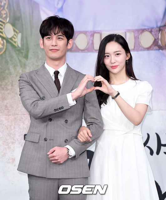 What if there was Ada Lovelace in Joseon? .Actor Shin Se-kyung and group Astro member Jung Eun-woo cast their ballots as Na Hae-ryungMBC held a production presentation of the new tree drama Na Hae-ryung (playwright Kim Ho-soo, director Kang Il-soo Han Hyun-hee) at the new building in Sangam-dong, Mapo-gu, Seoul on the afternoon of the 17th.Director Kang Il-soo, who directed the lead actors Actor Shin Se-kyung, Jung Eun-woo Lee Ji-hoon, Park Ki-woong and Park Ji-hyun, attended the meeting and talked about the work.The new employee, Na Hae-ryung, is a fusion historical drama depicting the romance of the first problematic Ada Lovelace () of Joseon and the anti-war mother Solo Prince Irim.It is a work that Kim Ho-soo, director Kang Il-soo and director Han Hyun-hee of Perjury of Solomon are reunited.The title roll, Na Hae-ryung, is made by Shin Se-kyung.Jung Eun-woo, who is attracting attention as a face genius here, plays the role of the male protagonist, Prince Irim, and challenges his first historical drama after debut.Park Ki-woong also plays the prince Lee Jin-jin, Lee Ji-hoon plays the son of Min Woo-won, the son of the ruling party, and Park Ji-hyun plays the role of Song So-dae, who dreams of Ada Lovelace instead of the forced prefecture.Director Kang Il-soo commented on the intention of planning the work, It is a drama about the story of four GLOW, including Na Hae-ryung, who passed through the past in the early 19th century, entering the palace and growing into a military officer.At that time, the Joseon society was a life where women could not see the past and could not come to office. It was given such an opportunity with the efforts of one wise prince, and the four GLOW came to such an opportunity. In the 14th year of the Annals of the Middle Kingdom, the comrade Kim Han-guk proposes Ada Lovelace to the middle class. Jungjong was a person who was on the throne with a half-heartedness.The servants proposed the Ada Lovelace system to pressure the kingship, and the middle class refuses Ada Lovelace as an excuse that GLOW do not know writing these days.I thought it would be fun if the Ada Lovelace system was implemented in Joseon, and it was in the 19th century that Joseon began to enter the darkness of 100 years.If there was a change in Joseon at that time, young people opened their eyes to the outside and thought that Joseon would not have changed if they were interested in Western technological civilization, and they started with the concept of Ada Lovelace. It is a story that young women in Joseon visit their lives actively and independently, and it is a drama that finds love in the process.After the MeToo movement, discussions on passport extension are being actively held in Korea.The material of the new employee, Na Hae-ryung, itself makes me think of this social atmosphere.I was thinking about the mention of Ada Lovelace in the middle of the middle class seven to eight years ago, said Kang Il-soo. Anyway, womens rights and claims have been growing in Korean society for a few years, It was a society that could not see it at all.In the meantime, there are a lot of female staff in the field. The Friends work very hard. Instead, I feel uncomfortable.I cant speak to the friends, I call them down, I suggest my opinions, and I think Im right.If there were Ada Lovelace in the Joseon Dynasty, I thought that even the even deputies would not have changed even if they were angry at first.In addition, Kang Il-soo showed strong satisfaction with Jung Eun-woo and Shin Se-kyung.First of all, he suggested to Jung Eun-woo in a difficult situation, and he came to see us in person and said, The director has come to me.So I said, I am digesting well enough when I see my age and acting career.As she filmed, she no longer thought of another old Na Hae-ryung She was almost identified. She runs faster than a horse in a skirt.So you keep making them run. Basically, I understand and Im tough about Na Hae-ryungI think I am doing well enough to think of anyone else and revealing myself. Jung Eun-woo and Shin Se-kyung also emphasized each others breathing.Cha Jung Eun-woo said of his breathing with Shin Se-kyung, I think it fits too well when I meet with my sister, lead and act on the spot.I could feel her caring for me, not just saying it, and I could learn a lot from the side, and I always think Im going to be in the old Na Hae-ryungI am shooting so good and funny. Shin Se-kyung said, There are many other things that you can see through our drama, besides the external sum. We are planting to match the sum as a character.I think (Jung Eun-woo) is very good with the character.When I do other historical dramas before this, I can clean up the typical points that we feel like this is the historical drama, and I can instill a novel and new point in this drama. Park Ki-woong, Lee Ji-hoon, Park Ji-hyun and others are also notable actors.Lee Ji-hoon mentioned Shin Se-kyung, who met for a long time after Kwon Ryong Lee Narsa, saying, Once the age front has changed.I was in my twenties, and now I was in my thirties. I met Sekyung when I was passionate and passionate.Even then, he was younger than me, but he took care of me rather well at the scene. It is so good and comfortable to meet him now.Mr. Sekyung was already growing at the time, so Im seeing a lot and Im acting, he said.Park Ji-hyun said, Sahee is the youngest, and it is a role that is compared to other Ada Lovelace.So I want to hear the sound of cool rather than wanting any modifier. With the other two books including Sekyung sister, we are Ada Lovelace Pavilion, but the age is similar and the personality is good.Also, because Sekyungs sister is so good, the atmosphere of all four people is good at the scene. I am shooting fun and fun, so I can show you the aspect of Warman.At first, the child named Sahee would feel that he was away from Ada Lovelace in the presbytery, but he would feel more and more community and feel change. Park Ki-woong said, It seems to be the first time in the historical drama that there is weight and can be called monarch and that it is the first time to make its own sound.In the old historical drama, there are many characters who can not make their own voice, but my character tends to represent what our work is trying to say because it can make his voice.I dont want to miss those things. Director Kang Il-soo is the master of historical dramas, and Han Hyun-hee has a lot of knowledge about historical dramas.I always ask about the testimonies. I believe in the two bishops and I am also working on other actors as well. He also said, On the other side, Bong Tae-gyu, Lee Ki-woo, and Park Jin-hee, who love the winning rate of the work, do their works and Son Hyun-joo works.However, we have different time zones and the color of the work itself seems to be very different.I do not know exactly what their works are, but I know roughly, but our work is the only historical drama, and the color of the work is bright and there are words I want to say, so we will take this audience rating to my brothers and seniors. Na Hae-ryung, the new employee, will be broadcast today (17th) at 8:55 p.m.