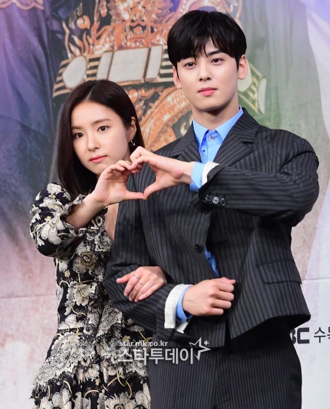 Actor Shin Se-kyung and Cha Jung Eun-woo are attending the production presentation of MBC tree mini series New Entrepreneur Koo Hae-ryong held at MBC in Sangam-dong on the afternoon of the 17th.