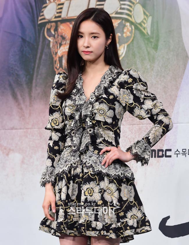 Actor Shin Se-kyung is attending the production presentation of MBC tree mini series New Entrepreneur Koo Hae-ryong held at MBC in Sangam-dong on the afternoon of the 17th.