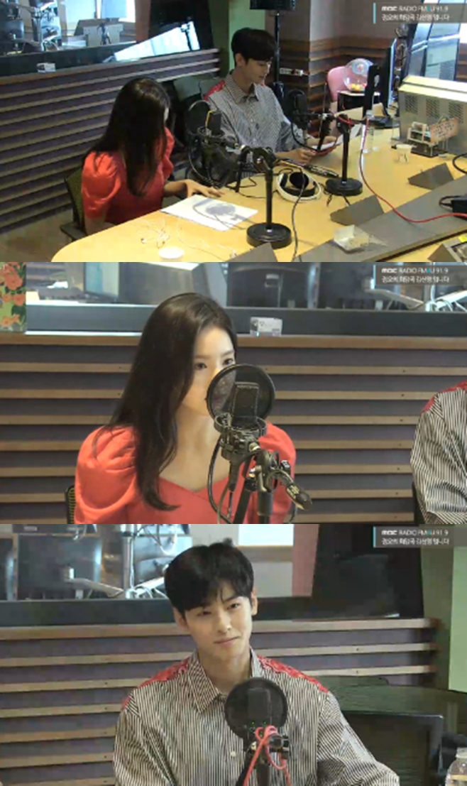 Noon Hope Song group Astro member Jung Eun-woo attracted attention with a nervous look.In the MBC FM4U Its Kim Shin-Young, Noons Hope Song (hereinafter referred to as The Noon Hope Song) section, MBCs new drama Na Hae-ryung (played by Kim Ho-soo, directed by Kang Il-soo) and the actor Shin Se-kyung and group Astro member Jung Eun-woo O appeared.Its the first time since I appeared on the radio last year, Im a little nervous, Cha Jung Eun-woo said.MBC Radio is the first, he said, I first come to the second floor of the MBC building.Kim Shin-Young laughed, saying, I feel trembling in my voice.Shin Se-kyung explains Na Hae-ryung, a new employee. Na Hae-ryung, I played, is a hard character to see as a woman living in the Joseon Dynasty.She is treated as an old maid at the age of twenty-six, but she has a dream, he said. It is similar to Jasmine in the movie Aladdin. I played the role of Prince Irim, who lived in a palace, and I meet the old Na Hae-ryung and get to know the world, said Cha Eun-woo.Shin Se-kyung was cast first, and it seemed to fit well in the broken role, added Jung Eun-woo.