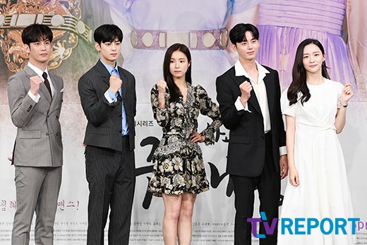 Actor Park Ki-woong, the group Astros tea Jung Eun-woo, Actor Shin Se-kyung, Lee Ji-hoon, and Park Ji-yeon held MBC building in Sangam-dong, Mapo-gu, Seoul on the afternoon of the 17th. The play) attends the production presentation and has photo time.The new Na Hae-ryung, starring Shin Se-kyung, Astros Cha Jung Eun-woo, Park Ki-woong, Lee Ji-hoon, and Park Ji-hyun, is the first problematic first lady of Joseon, Na Hae-ryung, and the anti-motto solo prince Lee Rims Phil full romance annals. It will be broadcast for the first time on the 17th.