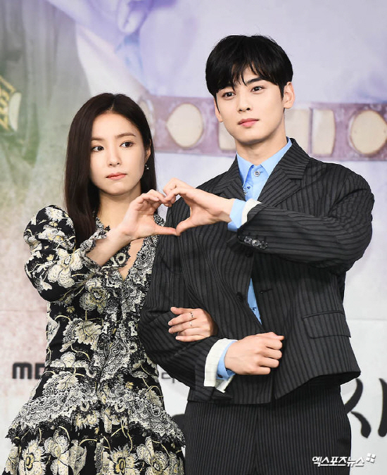 Astro Cha Jung Eun-woo and actor Shin Se-kyung expressed their feelings of breathing with Na Hae-ryung.At the MBC new drama Na Hae-ryung production presentation held at Sangam MBC in Mapo-gu, Seoul on the 17th, Jung Eun-woo said, When you read with Shin Se-kyung and talk about it in the field, it is also good when you postpone it.I feel that she cares about me, not just the sound, but I learn a lot. I think about the role of Na Hae-ryung every time.Im doing so well and fun, he said.Im going to have to check it out through the drama, said MC Park Sul-gi, who asked if he was too into Shin Se-kyung.Shin Se-kyung said, I was aware of the story of my sister who took a picture with Jung Eun-woo in relation to breathing with Jung Eun-woo.I have put down my external greed. I dont want it. Its easy to put it down. Its a drama that sees a variety of things.I am planting it to match the sum as a character. Jung Eun-woo goes well with the character.Friend who can plant a novel and new point that can clean up the typical point of the historical drama. The new employee, Na Hae-ryung, is a romance annals that will be drawn by the first problematic Ada Lovelace () of Joseon and the anti-war mother Solo Prince Irim.It begins with the curiosity of What if there was Ada Lovelace (female officer) in the 19th century Joseon?Based on the annals of the middle class, if the king accepted the proposal of a management to have a female officer to record both the behavior and the behavior of the king in the court, it will include a new Joseon that could be recorded if there was Ada Lovelace in the palace.It also shows the survival of a Korean-style old palace intern who struggles to become a true officer in the prestige of the former Na Hae-ryung.Jung Eun-woo, who played a cold and chic character in the drama Gangnam Beauty, challenges his first historical drama with the new employee, Na Hae-ryung.Prince of the lonely mother Solo who lives in the palace, but outside the palace, he plays a person who lives a secret double life with a popular romantic novelist plum.Instead of humbly accepting the fate given to him, Shin Se-kyung played the role of Na Hae-ryung, who went on to become independent with a new aspiration of Ada Lovelace.He will appear in the historical drama three years after Deep-rooted Tree and Kwon Ryong I Narsa. Park Ki-woong, Lee Ji-hoon, Park Ji-hyun, Kim Yeo-jin, Kim Min-sang, Choi Duk-moon and Sung Ji-ru.The new employee, Na Hae-ryung, will be broadcast at 8:55 p.m. on the 17th.
