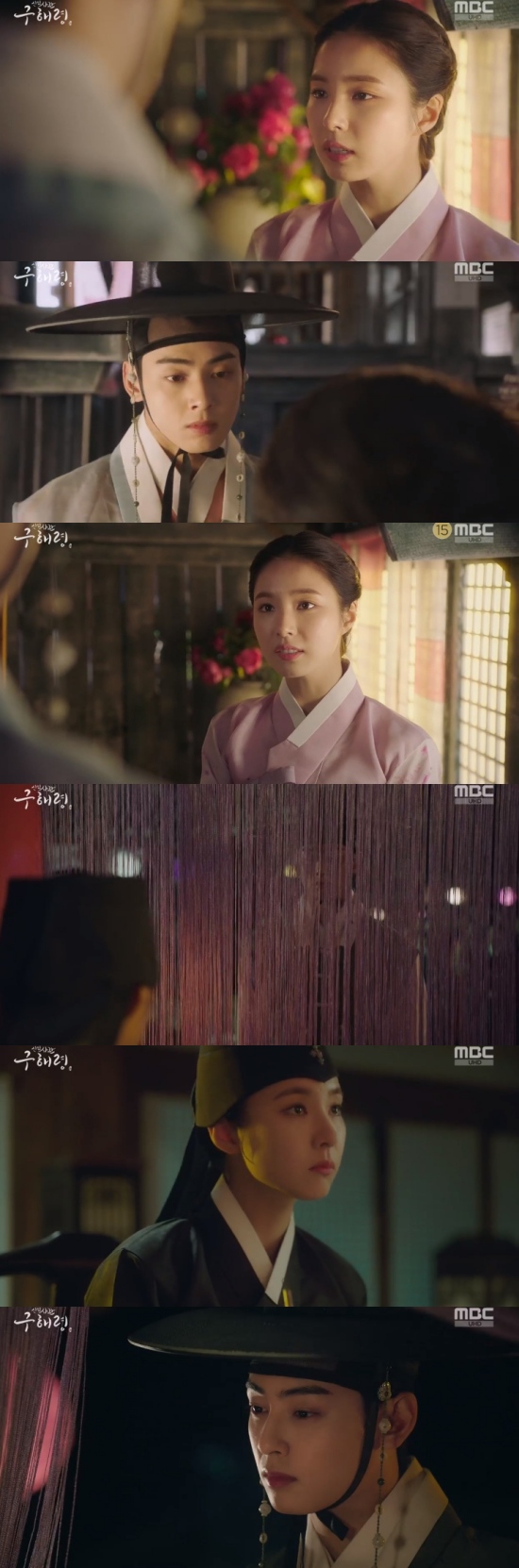 Na Hae-ryung, Shin Se-kyung was caught pretending to be Jung Eun-woo.In the first and second episodes of MBCs Na Hae-ryung, which was first broadcast on the 17th, Lee Rim (Cha Jung Eun-woo) and Na Hae-ryung (Shin Se-kyung) met at the Heavens Bookstore.On this day, Irim asked Hussambo about his novel, and Husambo said, It is beautiful enough to express everything in words, and I feel sorry for Kim.But Irim said, Lie. Im sure my heart is broken last time. Its a masterpiece. Why did you cry when you said the same thing?I want to hear a candid story. How do my writings read? Im telling you a few times, and Ive been blinded by how many desperate people cried copying Mamas novel.Weve had a waiting line in front of the Heavens Bookstore since last night, even the tent, Irim explained. So I hate it more.I always listen to you and I can not see it. Irim said, Im curious. Do people really like my writing. Do you really cry and laugh at my writing. I want to go out and see myself.Even once, he said, and eventually Irim and Hussambo sneaked out of the palace.In particular, Irim found Na Hae-ryung, who read his novel in the Heavens Bookstore, and approached with an excited expression.But the old Na Hae-ryung yawned, and Irim said, Why dont you like plum books? I wonder.The sentences are beautiful, the plot is repeated in the reverse, and the characters are full of liveliness. What is not enough? Na Hae-ryung said, What is lacking is the words of the Sunbee. What scholar taught you that men and women are unusual, but that you can speak to a half-hearted woman in the first place?Lets ask you a question again, for example, he said, and Irim asked, How do you not like plum books? Thats why I dont like plum books, and I cant count on one thing because theres so much I dont like them.If you have a conscience, you should make a pencil. In addition, the head of the waltzwae (Lee Jong-hyuk) tried to catch plums to make money, and threatened the owner of the Heavens Bookstore.The owner of the Heavens Bookstore proposed to the former Na Hae-ryung to pretend to be a plum, and the head of the waltz met the former Na Hae-ryung.The boss promised to release the boy he had with him, and Na Hae-ryung decided to pretend to be a plum for a young boy who was sold and struggling because of his fathers debt.The old Na Hae-ryung had signed the signing, and the old Na Hae-ryung had signed the autograph; the old man said, I have questions.What do you think of such a beautiful scene where Kim Dae-ryong confesses his coalition under a cherry tree? Na Hae-ryung said, It is deeply impressed and just written.Irim laughed, saying, It is not Yudalsan. Na Hae-ryung said, If you do not tell me your name, I will do it.Irim said, Plum. Would you write my name Plum? And the two were surprised to recognize each other.Photo = MBC Broadcasting Screen