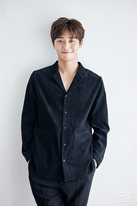 Actor Park Seo-joon has confirmed his appearance as Park Sae-roi of JTBCs new gilt Drama ItaeOne Klath.ItaeOne Clath is a work that depicts the hip rebellion of youths who are united in an unreasonable world, stubbornness and enthusiasm based on the next webtoon of the same name.Based on the next webtoon of the same name, their entrepreneurial myth that pursues freedom with their own values ​​is unfolded in the small streets of ItaeOne, which seems to have compressed the world.Park Seo-jun is divided into a straight-line young man Park Sae-roi who does not compromise on injustice. Park Sae-roi is a person who begins a new dream challenge on the streets of ItaeOne, who entered with undying anger.It is expected to convey pleasant fun, impression, and thrilling catharsis through the charm of Park Sae-roi, who is more confident and full of excitement than anyone else.Park said, Park is a good person who strives every moment while keeping his conviction.I wanted to challenge it because it is considered as a life Character of many people who have seen the original work, but I wanted to challenge it because it is such an attractive person.  I expect that the challenges and growth of various Characters appearing in ItaeOne Clath will get a lot of sympathy and support from viewers.I will prepare hard so that I can be remembered as a good Drama. Park Seo-joon proved that he is a trusting and watching Actor who has attracted various Characters such as the youth fighter of the Drama Ssam, My Way, the vice chairman of the narcissist of Why Kim Secretary Will Do It, and the police college student who is full of motivation of the movie Youth Police.In particular, he has recently received great love from both home and abroad, winning the Minister of Culture and Tourism Award of 2018 Star of Korea Tourism and the Rising Star Award of the 13th Asian Film Awards (AFA).In this work, there is a growing expectation that it will convey freshness with new charm.