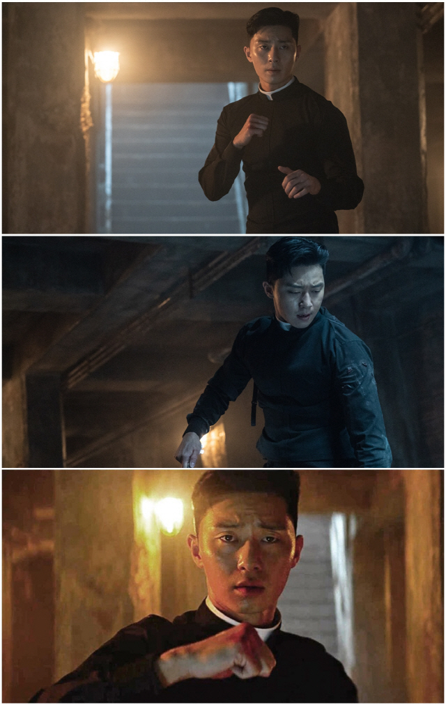 Mystery action film Lion (directed by Kim Joo-hwan, produced by Keith) is attracting attention with Park Seo-joons special priestly fashion.Park Seo-joon, An Sung-ki, Woo Do-hwan, and the combination of national actor and young blood are added to the expectation Lion.In particular, Park Seo-joon will shoot the All Summer Women in a warm-hearted priesthood fashion.Park Seo-joon will once again create a hot air in the fashion of the priesthood suit in Lion after the priesthood clothes appeared on screens and CRTs such as Kang Dong-won of the movie Black Priests (15, directed by Jang Jae-hyun) and Kim Nam-gil of SBS drama The Yonghu (Park Seo-joon), who will wear a priests uniform to fight evil with the Guma priest Anshinbu (Anseonggi), will capture the audience with a fresh combination of martial arts champions and priests clothing that was previously unseen.Park Seo-joon, who has caused explosive reactions from the preliminary audience just by wearing a priests uniform and performing intense action in the public trailer, conveys a new charm with the masculine beauty and dark beauty that was not seen in the existing priests uniform.In addition, the priesthood in the movie will double the detailed setting in the movie with the design differentiated from the actual priesthood clothes, thereby enhancing the immersion of the drama.Lion, which can confirm Park Seo-joon, which is perfect for the priesthood, plans to capture the Summer theater with the intense acting transformation and explosive synergy of actors.Lion is a film about a martial arts champion meeting a priest in Kuma and confronting a powerful evil () that has confused the world.Park Seo-joon, Ahn Sung-ki and Woo Do-hwan were added, and director Kim Joo-hwan of Youth Police caught megaphone.