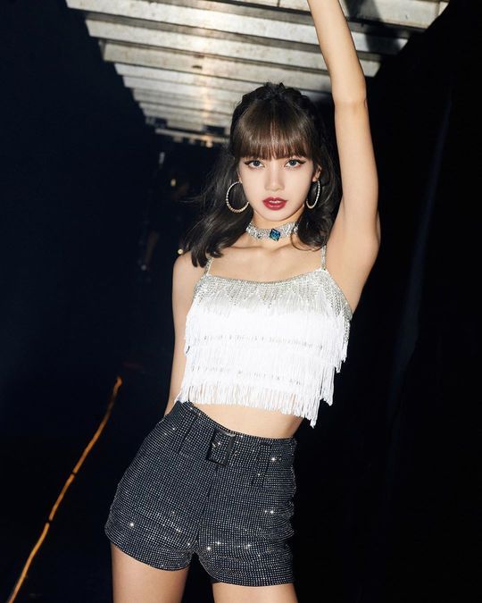 BLACKPINK Lisa flaunts glamorous Beautiful looksLisa posted several photos on her Instagram account on July 18.The photos were taken at the Thailand Impact Arena, where Lisa was attracted by her boasting of more beautiful looks in her hometown.emigration site