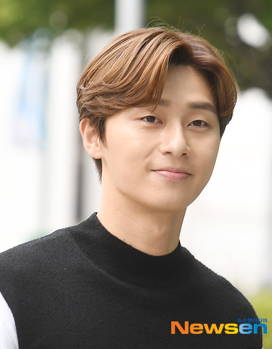 The movie Lion Actor Park Seo-joon will appear in Park Sun-youngs Cinetown to capture the eyes and ears of listeners.SBS said on July 18, Park Seo-joon will appear on SBS Power FM (107.7MHz) Park Sun-youngs Cinetown (hereinafter referred to as Cinetown) which will be broadcast on 19th.Park Seo-joons appearance in Cinetown is more welcome after about two years since 2017.On the same day, Park Seo-joon is expected to give a pleasant time by honestly answering the in-depth story about the movie Lion, as well as the things that listeners are curious about.Park Sun-youngs Cinetown will be broadcast every day from 11 a.m. to 12 p.m. The Cine Invitational Stone corner, starring Park Seo-joon, can also be confirmed as a Radio to Watch.The movie Lion, starring Park Seo-joon, is a film about the story of a martial arts champion, Yonghu (Park Seo-jun), who met the Kuma priest An Shinbu (An Sung-ki) and confronted the powerful evil (), which confused the world.It is set to open on the 31st.hwang hye-jin